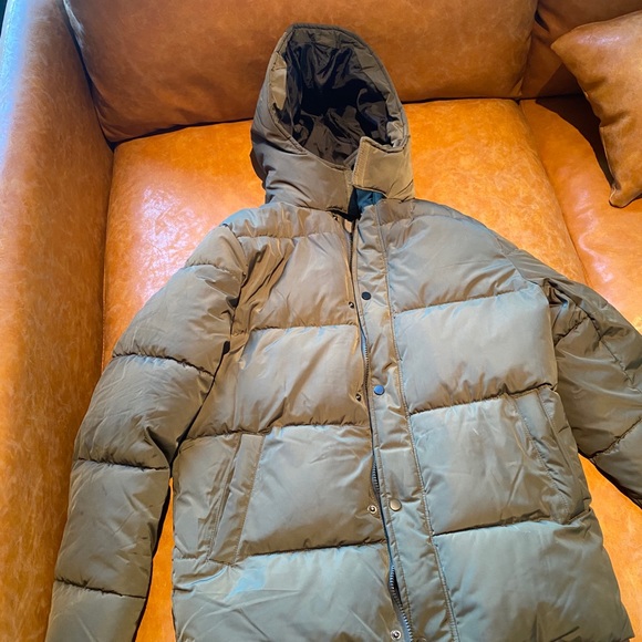 ASOS designed puffer jacket with hood in khaki - Picture 3 of 4